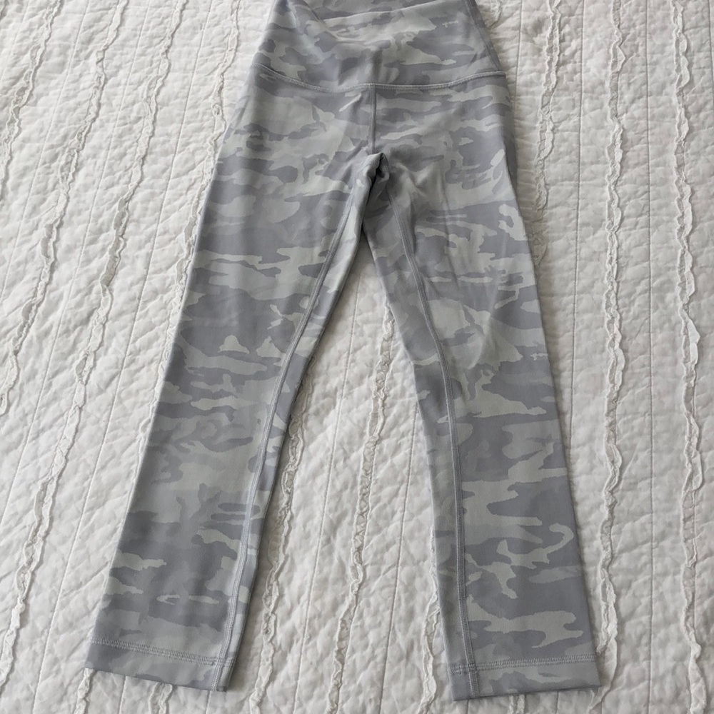 Lululemon Wunder Under Luxtreme Incognito Camo Jacquard Alpine sz 2